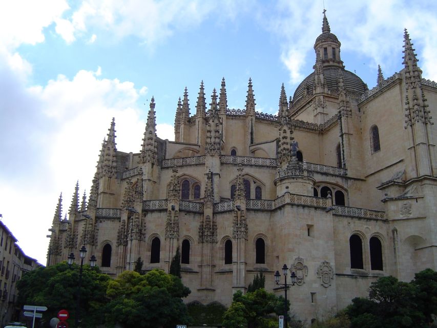 From Madrid: Ávila and Segovia Guided Day Trip - Getting on the Bus: The Practical Part That Makes or Breaks the Day