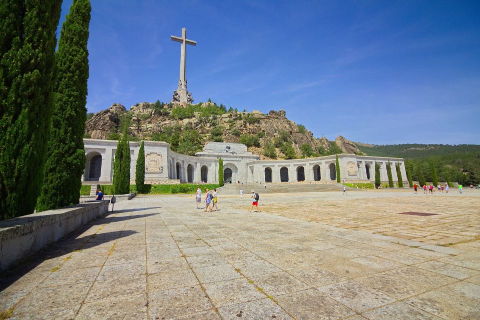 From Madrid: El Escorial and Valley's Basilica Half Day Tour - Timing and comfort on the Madrid bus route