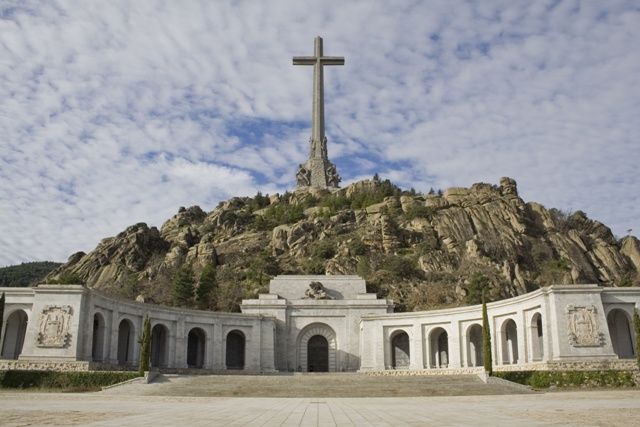From Madrid: El Escorial, Valley and Segovia Day Trip - Lunch in Madrid and the timing reality check