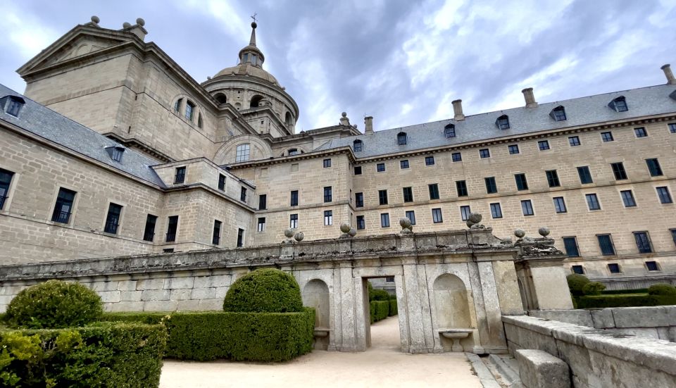 From Madrid: Escorial Monastery and the Valley of the Fallen - Timing, Footing, and Photo Stops: How to Make the 5 Hours Work