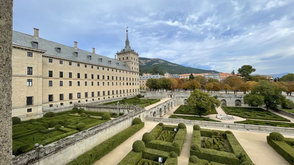 From Madrid: Escorial Monastery and the Valley of the Fallen - Getting There From Madrid: Meet at San Bernardo, Then Settle Into the Bus