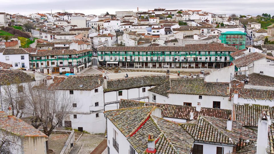 From Madrid: Guided Day Trip to Chinchon, Aranjuez & Toledo - Meeting point at Plaza de Neptuno: find the red uniform
