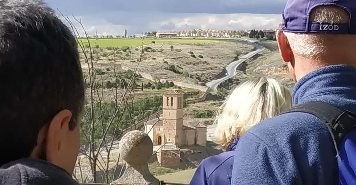 From Madrid: Half-Day or Full-Day Trip to Segovia - Leaving Madrid for Segovia: the bus ride that sets the tone