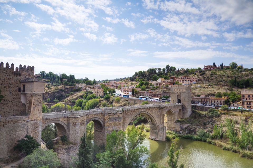 From Madrid: Toledo and Segovia Guided Day Trip - What to notice in Segovia: why the Aqueduct changes your viewpoint