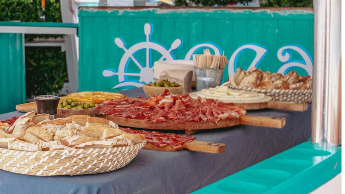 From Magaluf: Palma Bay Sightseeing Cruise with Live Music - Solarium and lounge space: why onboard layout improves the experience