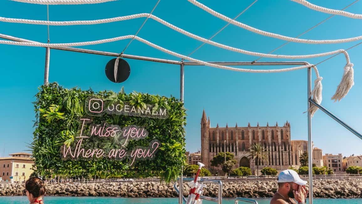 From Magaluf: Palma Bay Sightseeing Cruise with Live Music - Palma Cathedral, the Port Scene, and Marivent Palace from the water