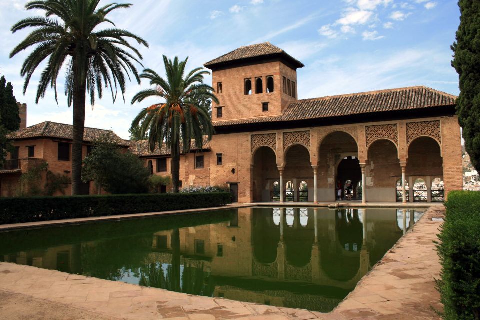 From Malaga: Alhambra Guided Tour with Entry Tickets - The 15-minute break: tiny slot, big planning value