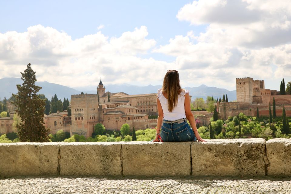 From Malaga and Costa Del Sol: Granada Day Trip - Why Granada feels like two worlds in one day trip