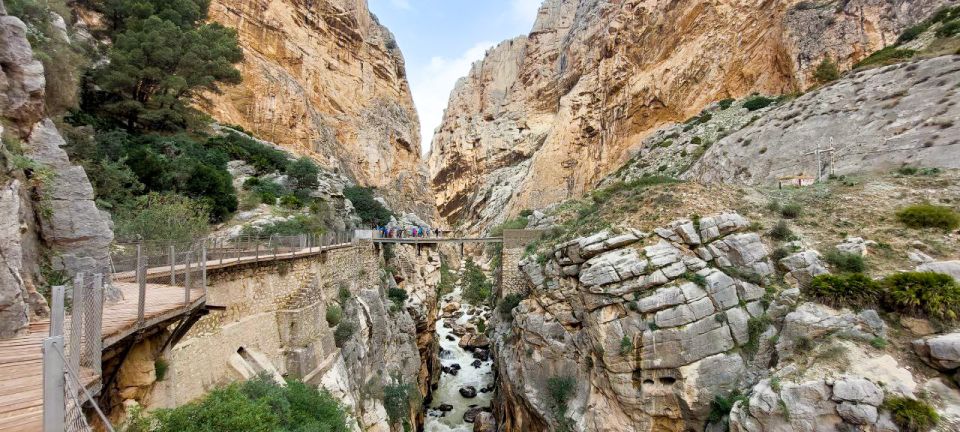 From Málaga: Caminito del Rey Guided Day Trip - Entering the Caminito del Rey: helmets, a tunnel, and the first wow