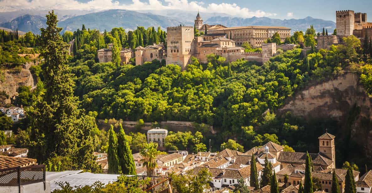 From Malaga: Day Trip to Alhambra by Bus with Entry Tickets - The meeting point at Hotel Vincci Selección Posada del Patio (and why it’s non-negotiable)