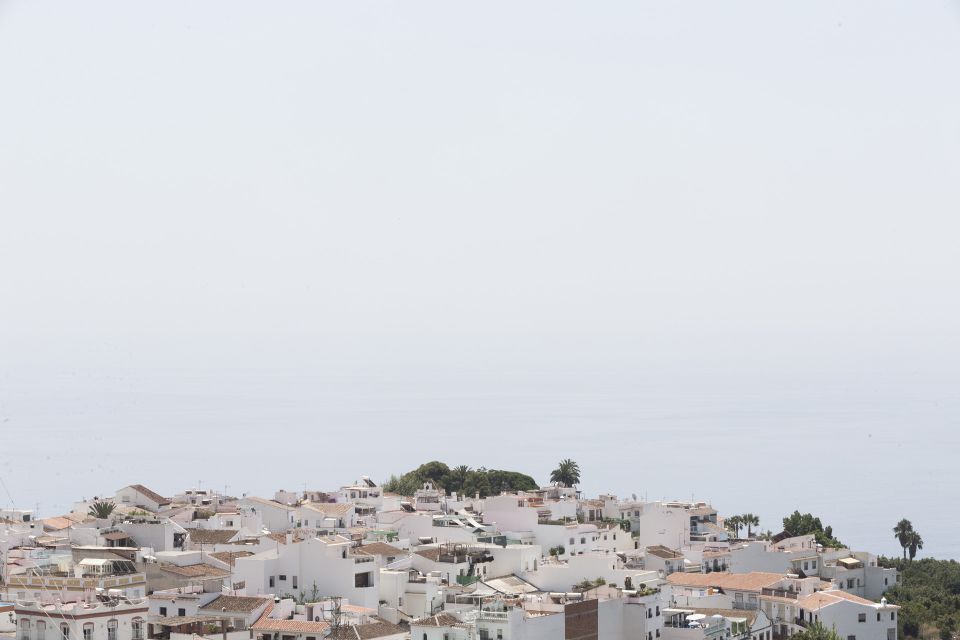 From Malaga: Nerja and Frigiliana Tour - Bus comfort, guide language, and what a “multilingual” tour feels like