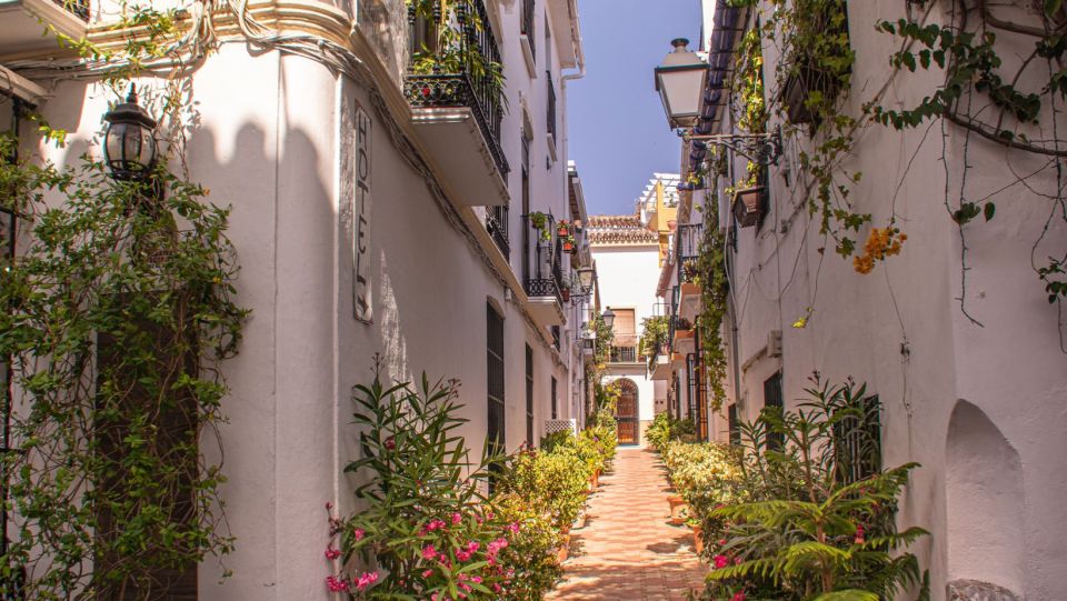 From Malaga or Costa del Sol: Mijas, Marbella & Puerto Banus - Puerto Banús and the Golden Mile: Luxury Yachts and Supercar-Watching in 45 Minutes