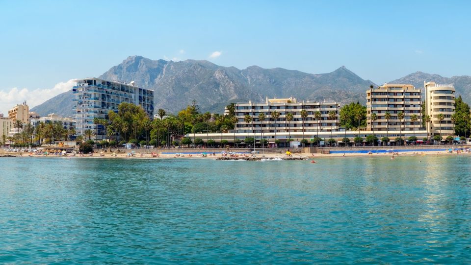 From Malaga or Costa del Sol: Mijas, Marbella & Puerto Banus - Guide and Driver Quality: What You Can Hope For on the Coach