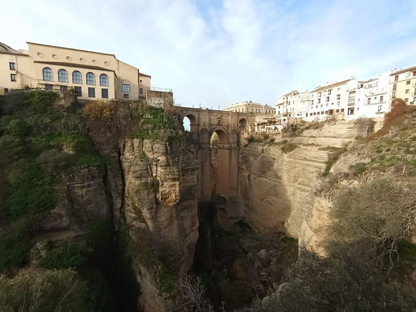 From Málaga: Ronda+Setenil de las Bodegas with Little Train - Walking, stairs, and comfort: what your legs should expect