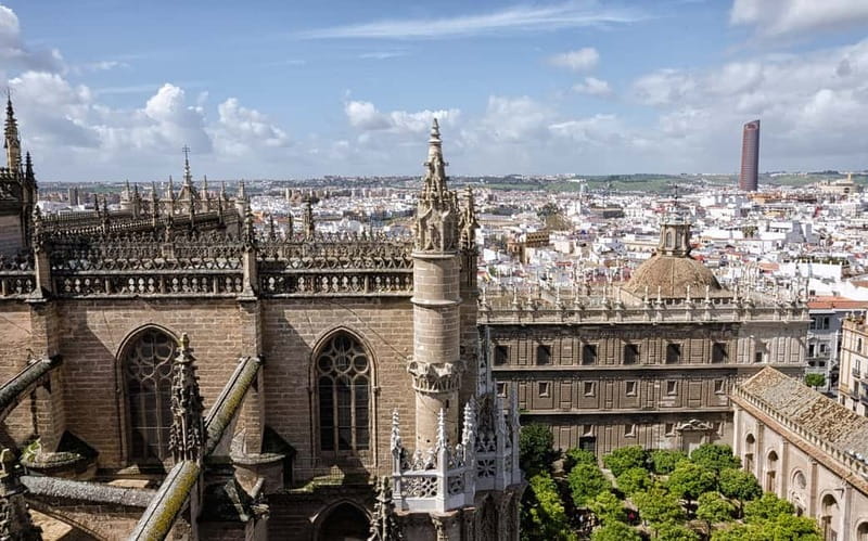 From Malaga: Seville Day Trip with Real Alcázar Tickets - Malaga to Seville by coach: timing you can plan around