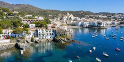 From Roses: Cap de Creus Natural Park and Cadaqués Boat Tour - The Cadaqués stop: photos, shopping, and a walk
