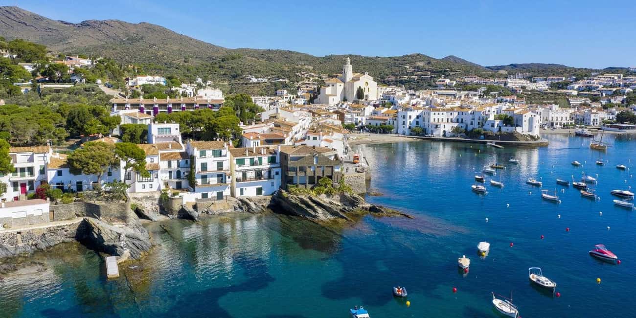 From Roses: Cap de Creus Natural Park and Cadaqués Boat Tour - The Cadaqués stop: photos, shopping, and a walk
