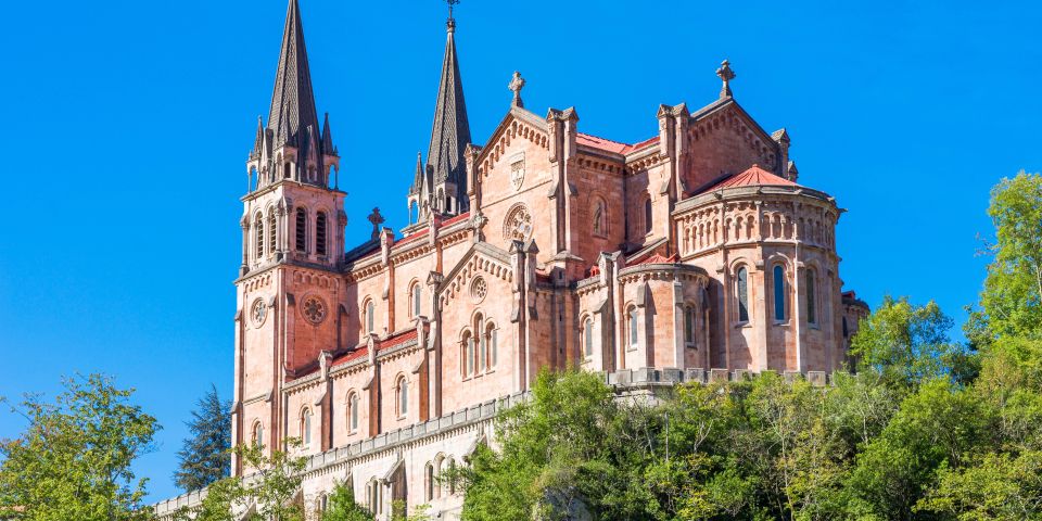 From Santander or Llanes: Covadonga Lakes & Cangas de Onis - Key highlights you’ll feel on this day trip