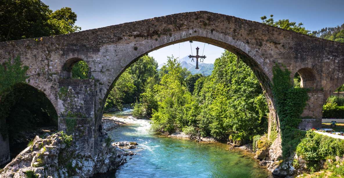 From Santander or Llanes: Covadonga Lakes & Cangas de Onis - Mirador de Entrelagos: the quick win over two lakes
