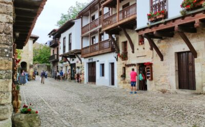 From Santander: Santillana del Mar & Altamira Museum Tour - Walking the pedestrian streets of Santillana del Mar