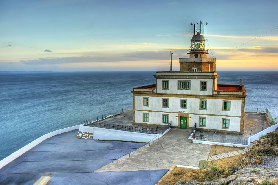 From Santiago: Finisterre, Muxía & Costa da Morte Tour - Muros and the scenic ride back along the rías