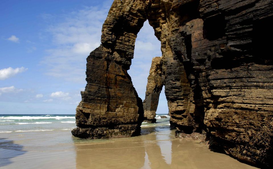 From Santiago: Tour to Cathedrals Beach, Lugo, and Asturias - Timing and what to pack for a tide-dependent day