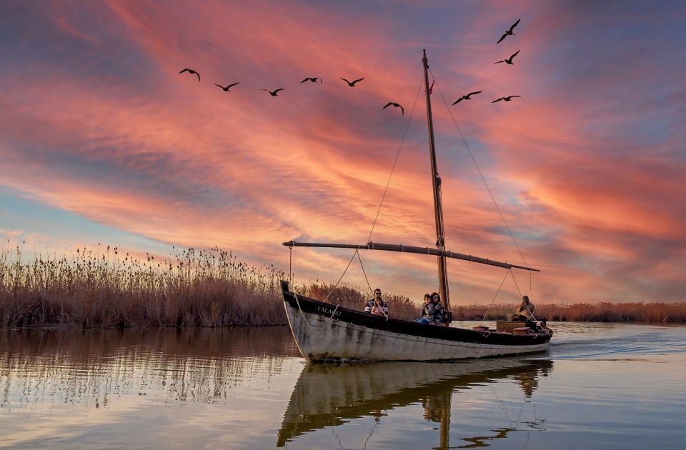 From Valencia: Albufera Natural Park Eco Boat Tour & Sunset - El Palmar Fishing Village and the XVIII-Century Barraca
