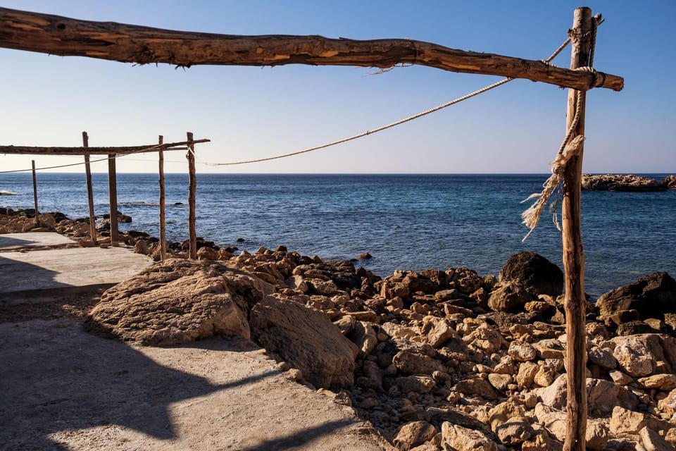 From Valencia: Cala del Moraig Hiking & Beach Trip - Cala Llebeig hike: the 3 km each-way challenge (and how to handle it)