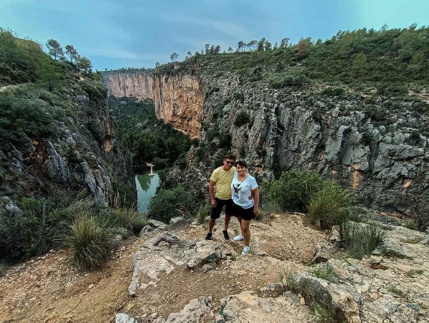 From Valencia: Chulilla, Turia Canyon, Hanging bridges... - The river picnic stop at the Turia: eat while the canyon hums
