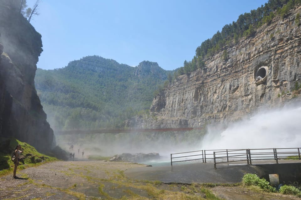 From Valencia: Montanejos Tour with Guided Hike - Fuentes de los Baños: 77°F water, entry included, and the Abu-Zayd story