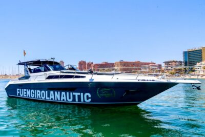 Fuengirola: Dolphin Watching by Yacht with Snacks and Drinks - Cruise along Fuengirola: Calaburras lighthouse and Torrequebrada Beach views