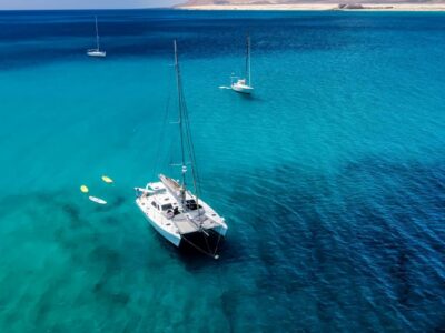 Fuerteventura : Catamaran excursion to Lobos Island - The one-hour scenic sail: volcano, caves, and real island drama