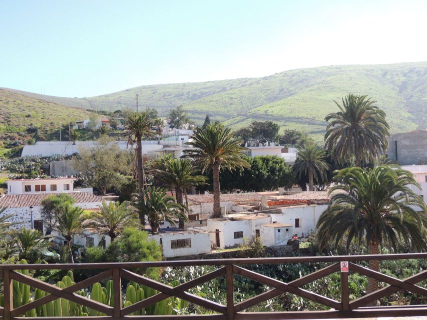Fuerteventura: Guided Hotspots Island Grand Tour - Tefía and Pájara: guided village stops that slow the day down