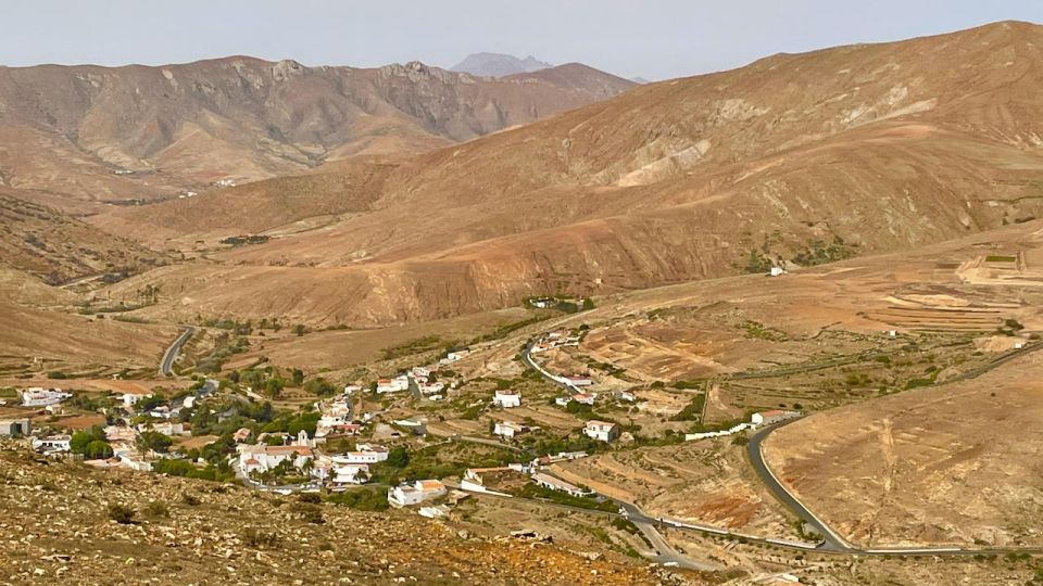 Fuerteventura: Guided Hotspots Island Grand Tour - Ajuy lunch on black volcanic sand