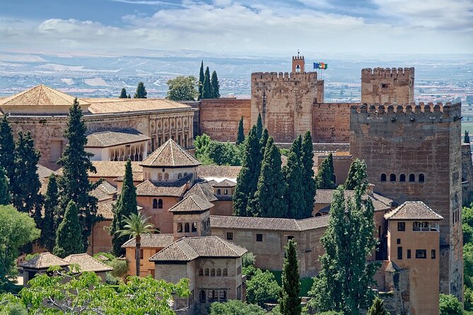 Full Alhambra Tour with Official Guide - What this full Alhambra tour does best (and why it matters)