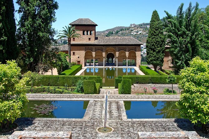 Full Alhambra Tour with Official Guide - Pace, walking distance, and comfort tips that actually help