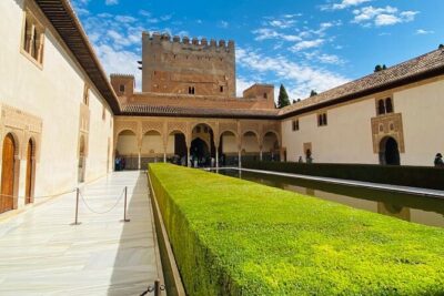 Full-Day Alhambra from Malaga: Choose Your Access & Pick Up Point - The Granada pause before entry: how to use your short free time