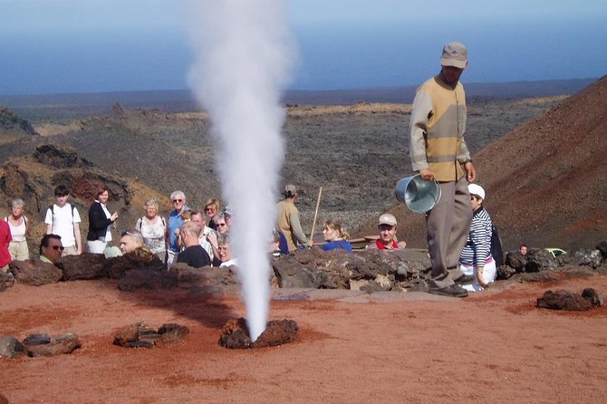 Full Day Tour to Timanfaya, Green Lagoon and La Geria - Timanfaya National Park: Your One-Hour Volcano Hit