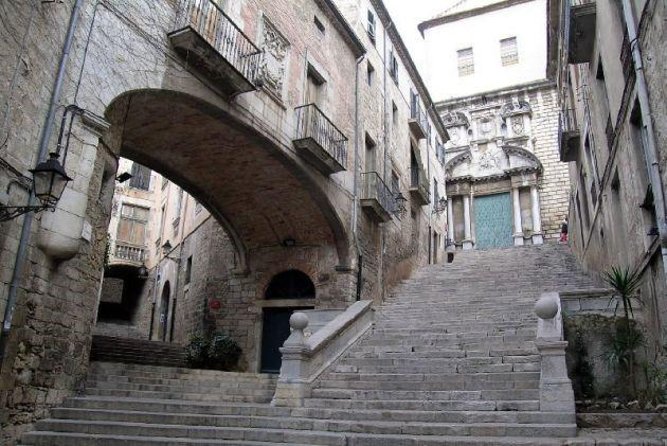 Game Of Thrones Walking Tour in Girona - Meeting at Plaça de Sant Feliu: What You Get in Two Hours