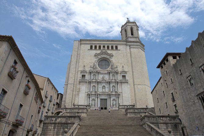 Girona and Dali Museum Full Day tour from Barcelona - Pace and group size: what it feels like on the ground