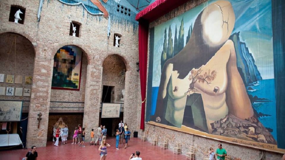 Girona and Figueres Full-Day Tour with Hotel Pick Up - The best kind of free time: using it in Figueres