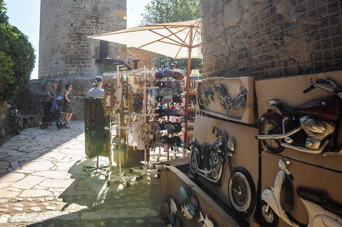 Girona & Costa Brava Small Group Tour From Barcelona with Paella! - The drive between stops: how to make long transit feel shorter
