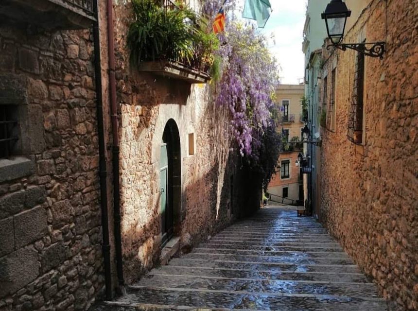 Girona: Game of Thrones Small Group Tour - Cartanyà Bisbe Street and the Casserna dels Alemanys Area