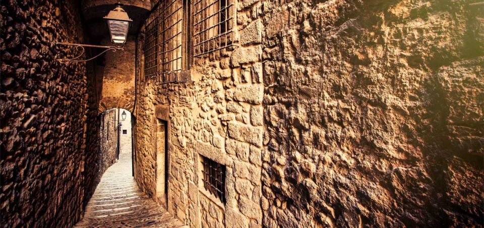 Girona: Game of Thrones Small Group Tour - Plaza dels Jurats and the Sant Pere de Galligants Stop