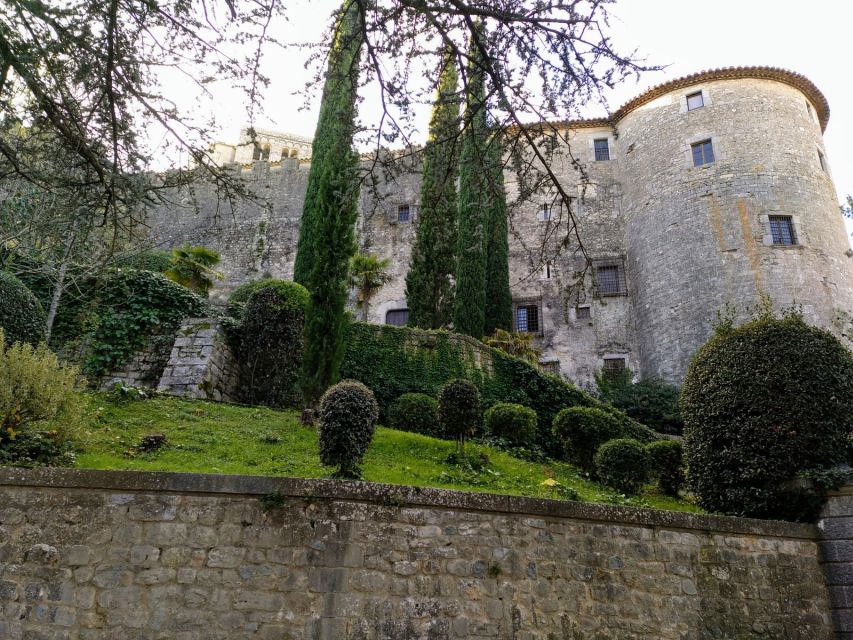 Girona: Jewish Heritage Guided City Tour and Museum Visit - Finding your start point at Plaça Sant Feliu (and the River Caffe landmark)