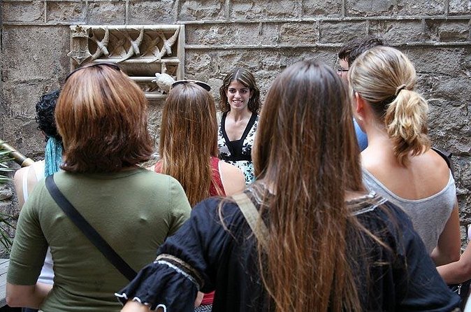 Gothic Quarter Donation-Based Walking Tour in English - How the Guide Turns Architecture into a Story