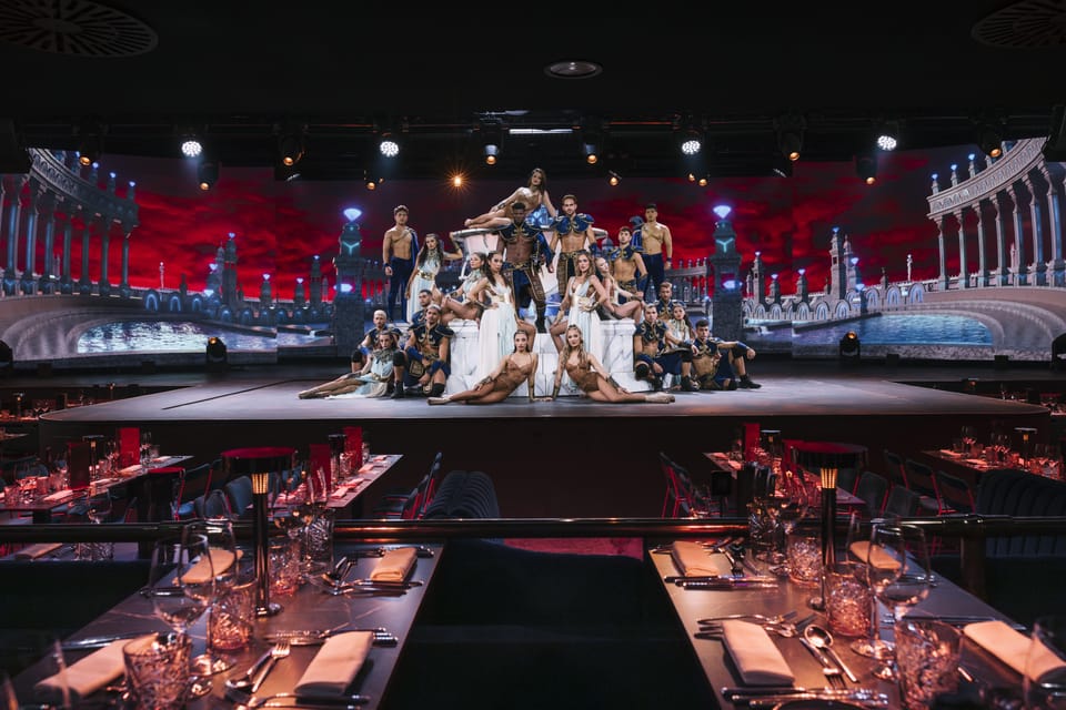 Gran Canaria: Origen Dinner Show at Sala Scala - Live music, singing, and acrobatics: the performance that holds the room