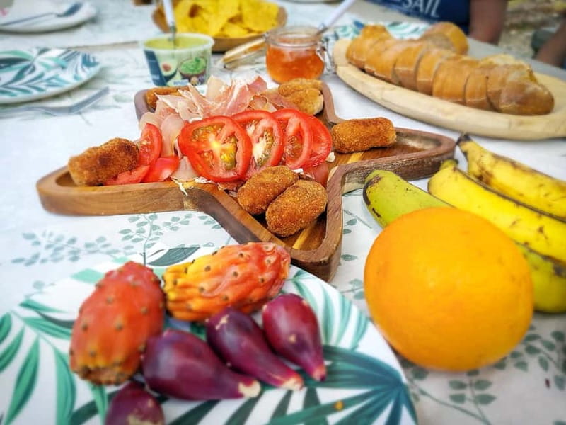 Gran Canaria: Red Gorge, Cave, Oasis Adventure Tour & Picnic - Southern mountain viewpoints to close out the day