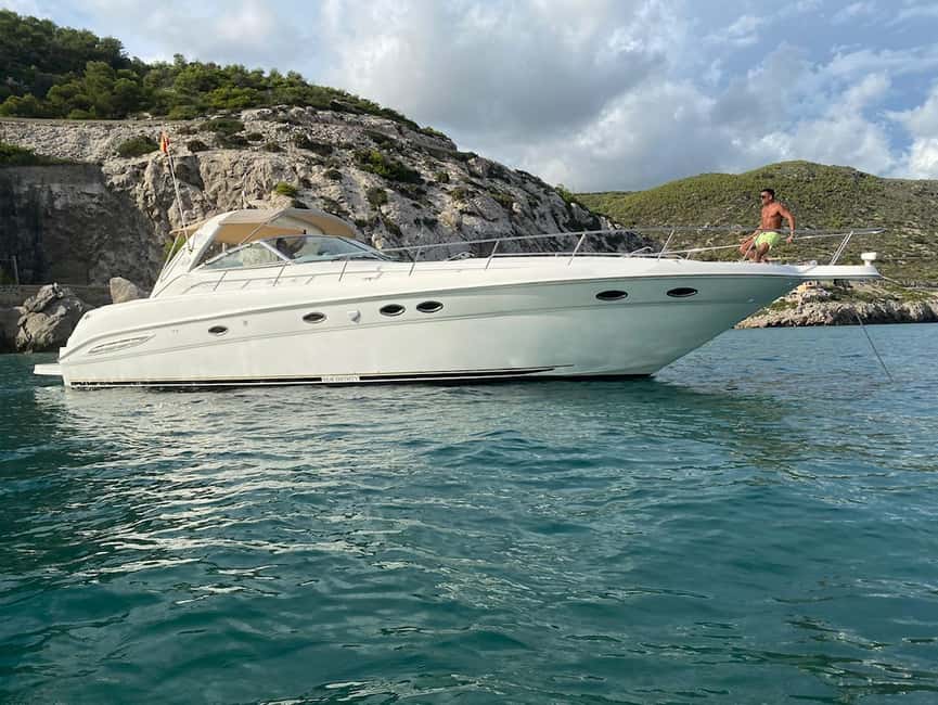 Gran Canaria: Shared yacht trip with drinks, lunch, and snorkeling - Onboard Vibes: Cava Welcome, Music, and Real Time to Relax