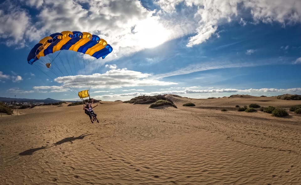Gran Canaria : Skydiving over Maspalomas Dunes - Checking in at iJump in Playa del Inglés